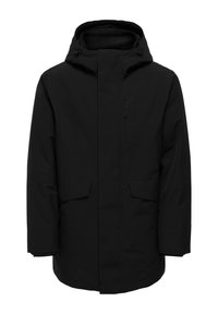 Parka nera impermeabile con cappuccio, tasca sul petto con zip e due tasche frontali con patta. Presenta una texture liscia e opaca e una vestibilità comoda.