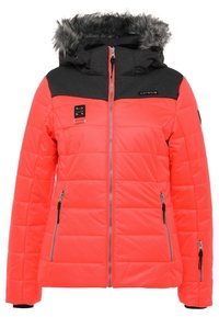 Veste matelassée corail vif avec empiècement noir et capuche bordée de fausse fourrure grise, fermeture éclair à l'avant, poches zippées et petit écusson sur la poitrine.