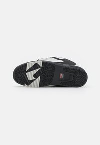 Globe SABRE - Sapatilhas - alloy/black
