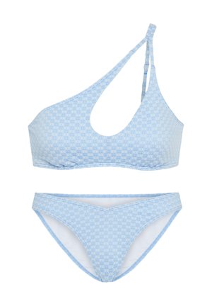 Costum de baie albastru deschis, cu un design patterned, având un top cu un umăr și detalii în formă de V pe pantaloni. Material neted, cu hardware minim.