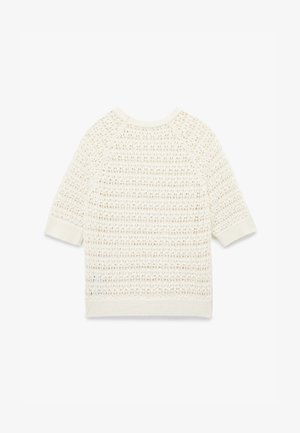 Biała dzianinowa bluzka z teksturalnym wzorem, z krótkimi rękawami raglanowymi i okrągłym dekoltem, wykończona prążkowanymi brzegami.