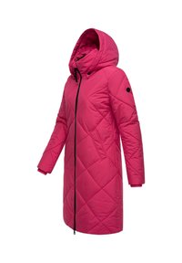Cappotto lungo trapuntato rosa con cappuccio, dotato di zip frontale e tasche laterali. Accentuato da un bottone nero sulla manica.