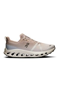 Leichtgewichtiger Sportschuh in Beige und Grau, mit einem atmungsaktiven Mesh-Obermaterial, einer einzigartigen, wolkenähnlichen Sohle mit Ausschnitten und flachen Schnürsenkeln.
