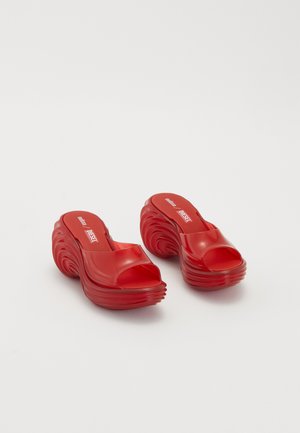 Melissa MELISSA QUANTUM PLATFORM X DIESEL AD. - Mules à talons - red