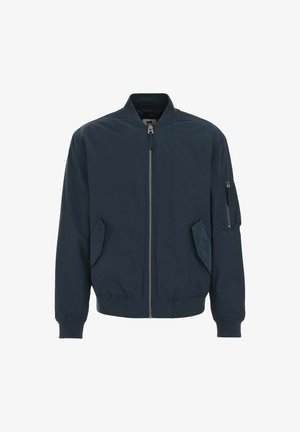 Jūras spēku bumbvedēju jaka, izgatavota no gludas auduma, ar priekšējo rāvējslēdzēju, divām sānu kabatām un kabatu uz piedurknes ar rāvējslēdzēju. Ribota apkakle un apakša.