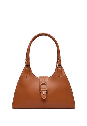 Borsa a mano in pelle marrone con doppi manici arrotondati e una tracolla frontale con fibbia metallica e dettaglio con bottone.