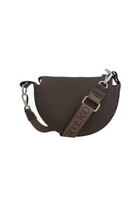 Braune Lederhandtasche in Halbmondform mit einem abnehmbaren Trageriemen mit dem Text "RYŁKO". Silberne Hardware-Elemente werten das Design auf.