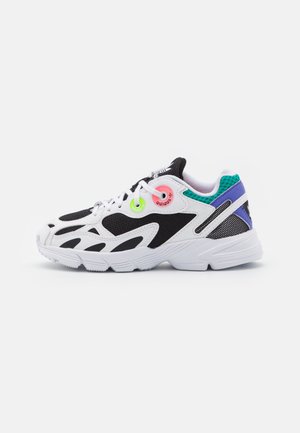 ASTIR UNISEX - Sneakersy niskie - footwear white/core black/acid red