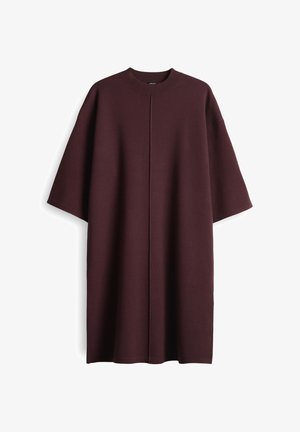 Oversized short-sleeve dark burgundy knit dress with crew neck and central seam detail, displayed against a white background.
