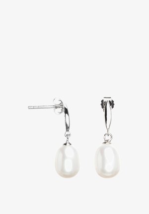 Perlehængere med sølvbeslag, der præsenterer en glat, oval perle fastgjort til en leverback-montering for sikker brug.