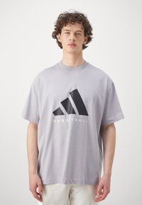 adidas Performance TEE - Camiseta estampada - glory grey