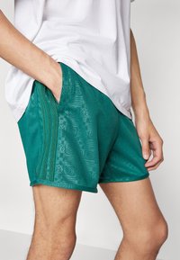 adidas Originals 80S SPRINT - Treniņtērpa apakšdaļas - collegiate green