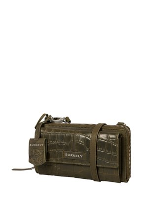 Burkely COOL COLBIE - Wallet - green