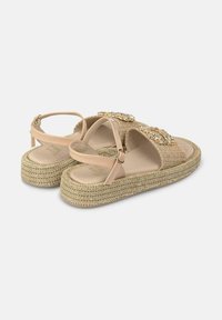 Sandali platform beige con suole in juta intrecciata, due cinturini decorati e chiusura alla caviglia. Presentano dettagli scintillanti sulla parte superiore.