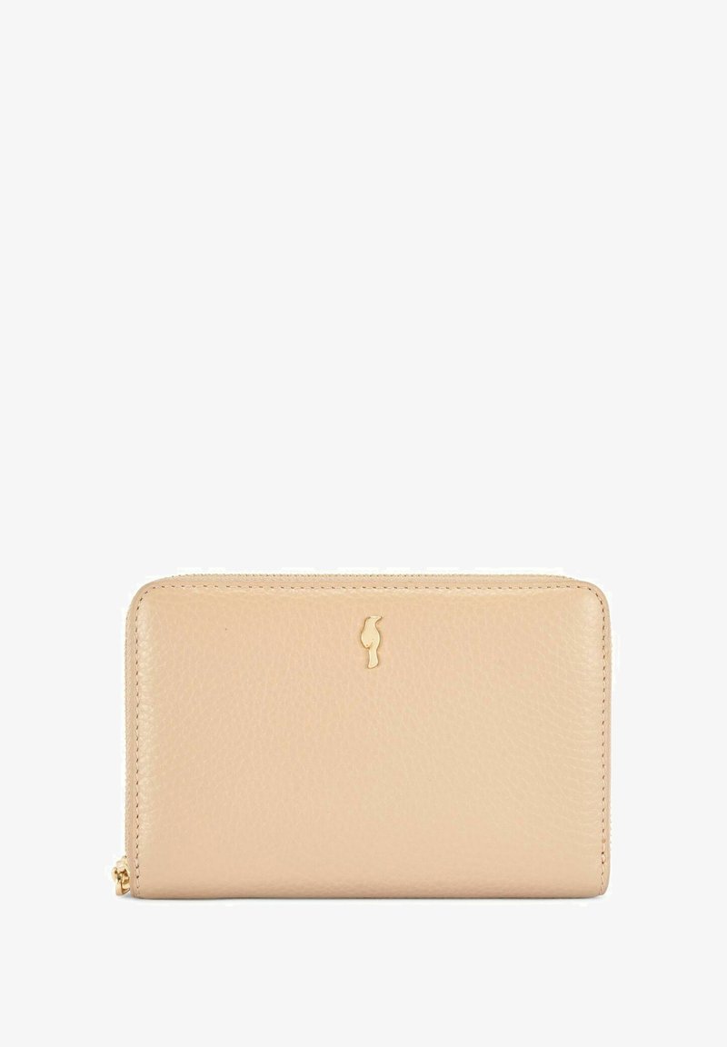 Beżowy skórzany portfel o teksturowanej powierzchni, z akcentem w kolorze złotym w postaci logo i zamkiem błyskawicznym wzdłuż krawędzi.