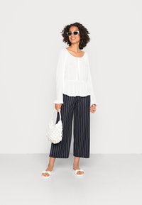 ONLY ONLNORA ALBA BLOUSE - Blusa - cloud dancer