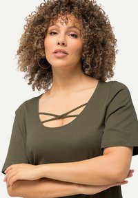 Ulla Popken STRAPPY CUTOUT - Jerseyklänning - loden green