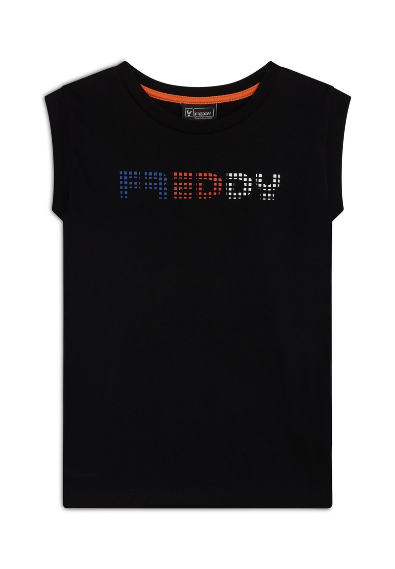 Camiseta de manga corta negra con la palabra "FREDDY" en puntos de colores, con acentos en rojo, azul y blanco. Tejido ligero y cuello redondo.