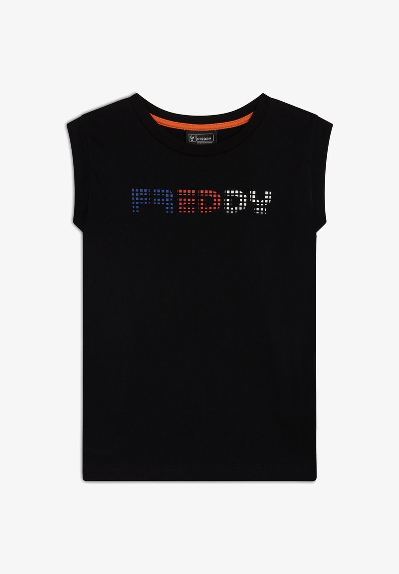 Camiseta de manga corta negra con la palabra "FREDDY" en puntos de colores, con acentos en rojo, azul y blanco. Tejido ligero y cuello redondo.