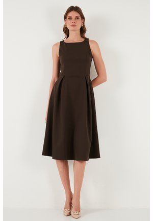 LELA REGULAR FIT - Vardagsklänning - brown