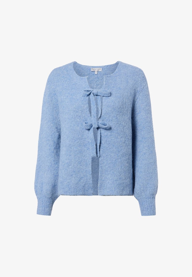 Zacht getextureerd lichtblauw vest met lange mouwen en twee gestrikte strikken aan de voorzijde, voorzien van een ronde halslijn.