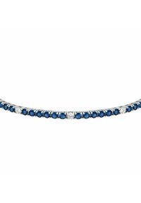 Bracciale con fascia curva in argento decorata con gemme alternanti blu e trasparenti, caratterizzato da una finitura lucida e montature a griffe sicure.