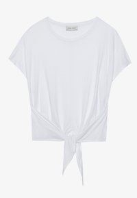 Vit bomullströja med korta ärmar och en knuten detalj fram. Tyget är mjukt och designen har en avslappnad passform.