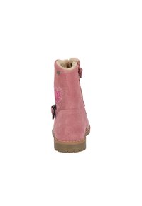 Botín de ante rosa con forro de piel sintética, bordado decorativo de mariposa, cremallera lateral y suela de goma para tracción.