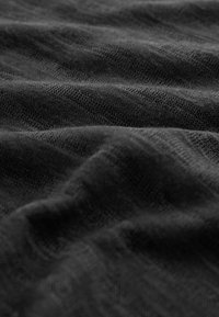 Next Top - black