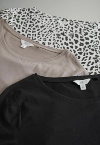 THE SET REGULAR FIT - 3 PACK SHORT SLEEVE SET - Pyžamová súprava - taupe brown black animal