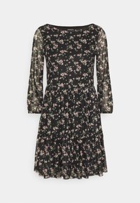 Robe noire à fleurs avec de longues manches transparentes, présentant un corsage ajusté et une jupe à volants en étages. Accentuée de petites fleurs roses et vertes.