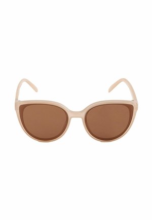 Beige Katzenaugen-Sonnenbrille mit braunen getönten Gläsern und leicht gebogenen Bügeln, auf weißem Hintergrund dargestellt.