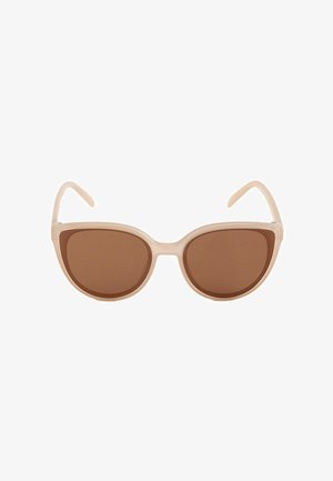 Beige Katzenaugen-Sonnenbrille mit braunen getönten Gläsern und leicht gebogenen Bügeln, auf weißem Hintergrund dargestellt.