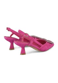 Décolleté in suede rosa con tacco medio e chunky, con dettagli di cinturino decorati. Presentano una chiusura con fibbia per una vestibilità sicura.