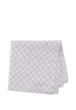 Hellgrauer Stoff, gefaltet, mit einem dezenten, sich wiederholenden Blumenmuster, das in weißen Fäden gestickt ist.