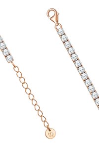 Pulsera de oro rosa que presenta una fila de piedras preciosas claras y redondas, con un cierre de langosta y una cadena ajustable con un charm en forma de hoja redonda.