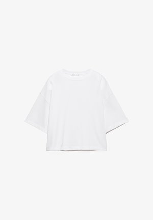 Wit, kort mouw, boxy t-shirt gemaakt van zacht katoen. Heeft een ronde hals en brede mouwen, met een strak, eenvoudig ontwerp.