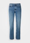 STANDARD - Ravne kavbojke - denim medium