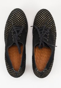 Chie Mihara Botines bajos - black