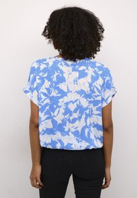 Kaffe KALOKIA - Camicetta - regatta chalk flower