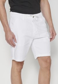 Koroshi Šortky - blanco