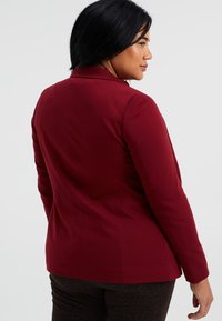 WE Fashion CURVE - Blejzr - red