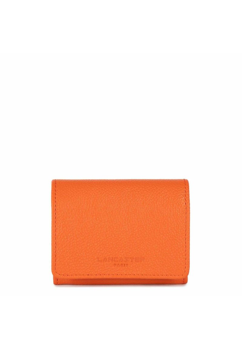 Portafoglio in pelle arancione con struttura testurizzata, forma rettangolare e branding in rilievo sulla parte anteriore inferiore. Presenta una chiusura a scatto.
