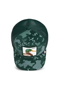 Cappello verde mimetico con texture in velluto a coste, caratterizzato da un patch ricamato di un'anatra con l'etichetta "LUCKY". Parte posteriore in rete per ventilazione.