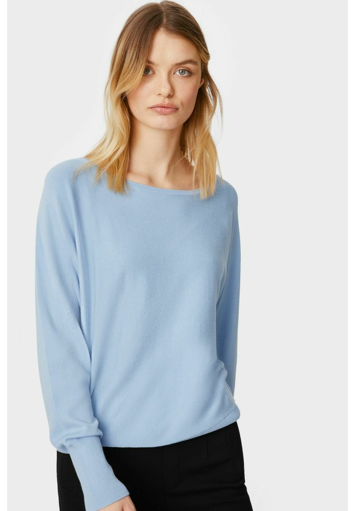 blue and white jumper womens