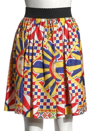 Jupe avec taille élastique noire présentant des motifs lumineux multicolores de visages de soleil et des formes géométriques rouges, bleues, jaunes sur tissu blanc.