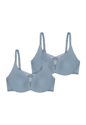To lyseblå polstrede bh'er med justerbare stropper og netdetaljer på siderne og foran, vist mod en hvid baggrund.