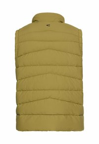 Olivgrüne ärmellose Steppweste mit hohem Kragen und dezentem Chevron-Stich. Verfügt über ein minimalistisches Logo auf dem Rücken, klare Linien und eine glatte Textur.