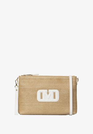 Borsa a tracolla in paglia intrecciata con una tonalità dorata, dettagli in pelle bianca e un logo prominente. Presenta una chiusura con zip e una tracolla removibile.