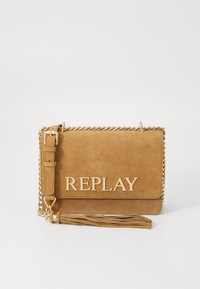 Borsa a tracolla in suede color nocciola con logo dorato "REPLAY", tracolla a catena e decorazione a frangia. Texture liscia con forma rettangolare.